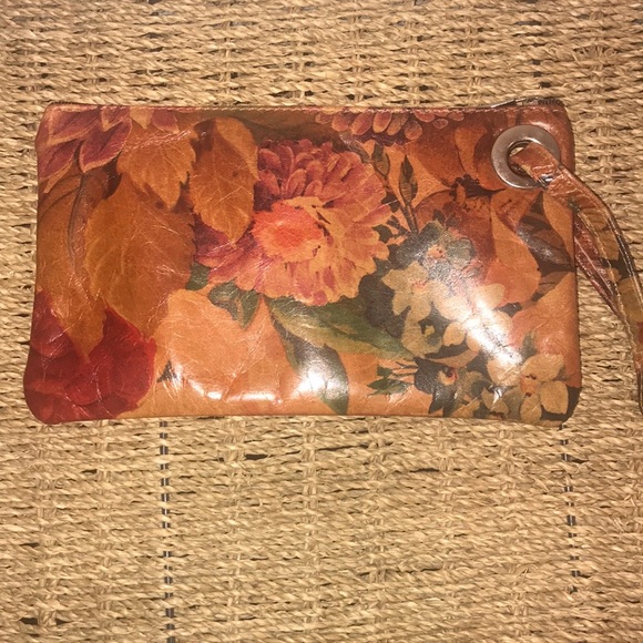 Flower Wristlet - Picture 2 of 9